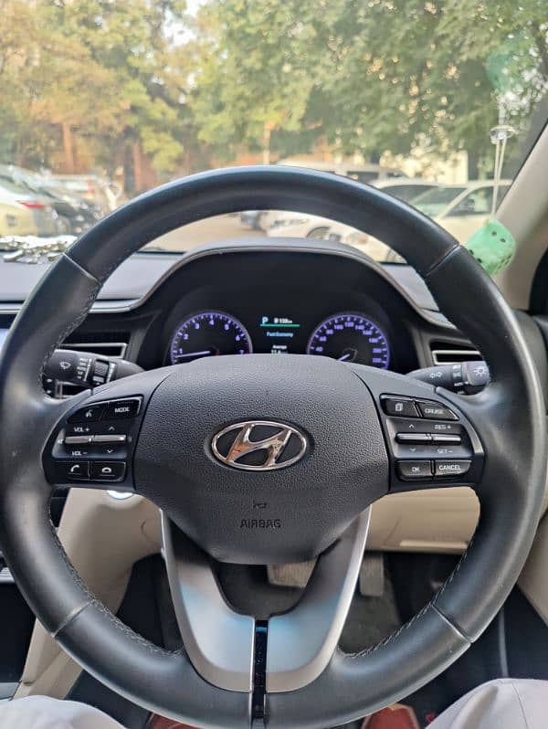 Hyundai,Elantra,2022 7