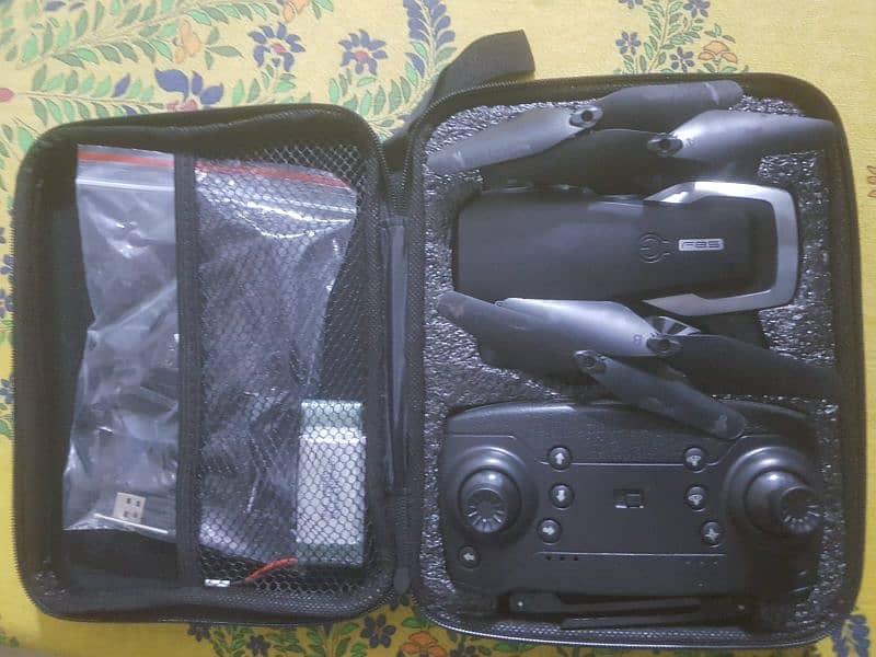 4k f85 foldable drone with bag and 3 batteries 3