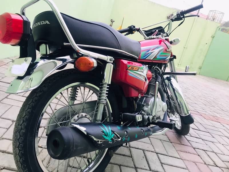 Honda 125 22/23 model red 0