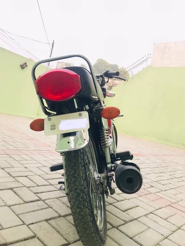 Honda 125 22/23 model red 1