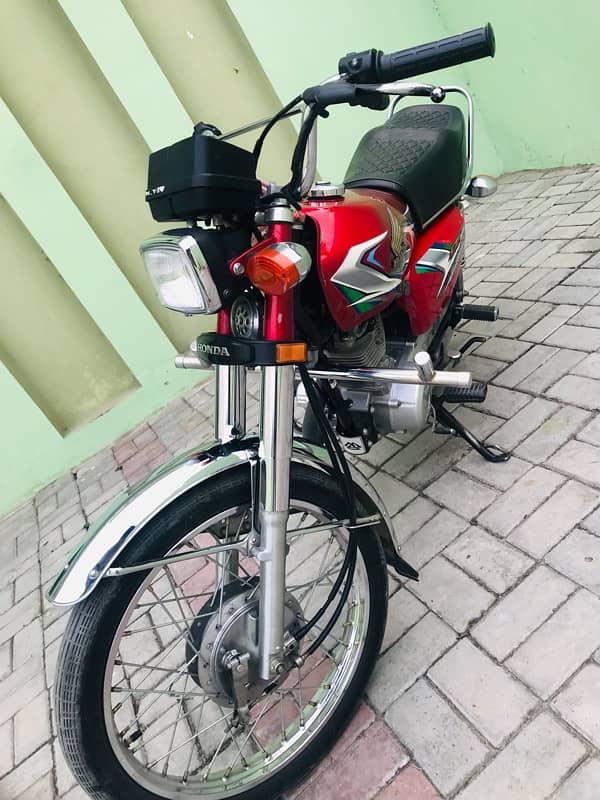 Honda 125 22/23 model red 5