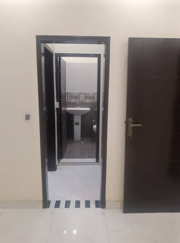 5 MARLA PERFECT LOCATION HOUSE AVAILABLE FOR SALE IN ETIHAD TOWN PHASE 1 5