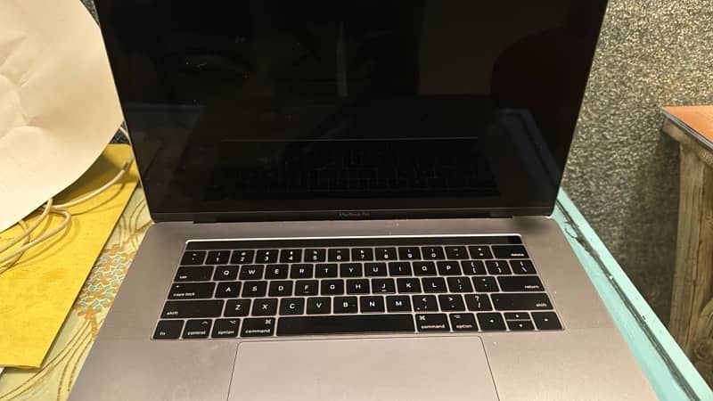 Macbook pro 2017 touchbar 15 inch 0