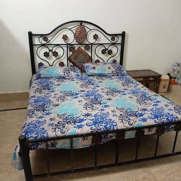 I selling my bed and dressing 0