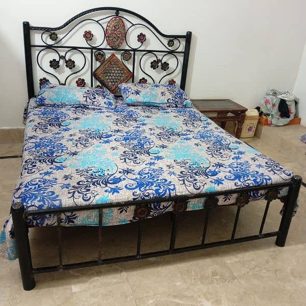 I selling my bed and dressing 1