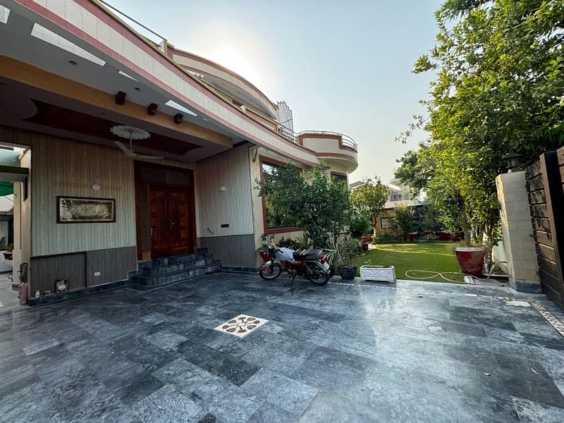 DHA phase 8 One Kanal Tripple story house for Rent 0