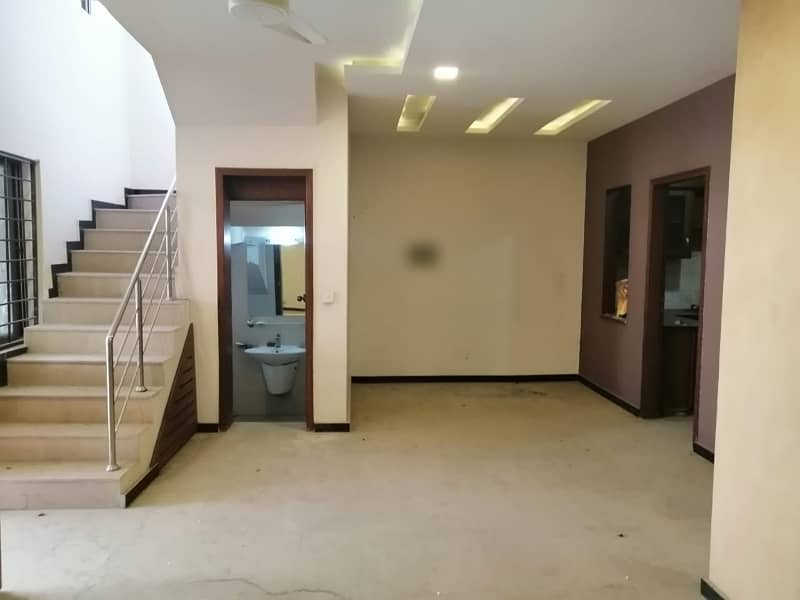 Lower Portion Of 1 Kanal For rent In CDECHS - Cabinet Division Employees Cooperative Housing Society 0