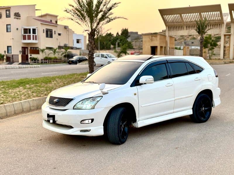 Toyota Harrier 2003 reg 2005 good condition 1