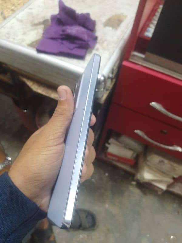 vivo v27e (Lavender) 9