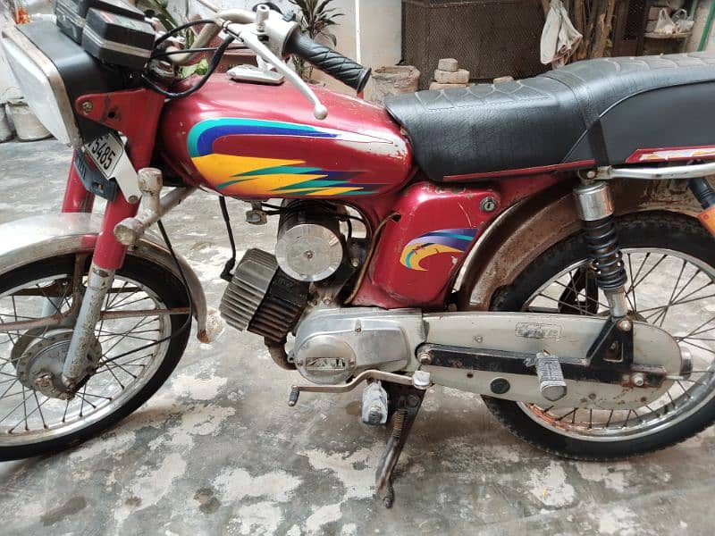 YAMAHA YBR100 Cool Red Original Punjab papers 10/10 condition 1