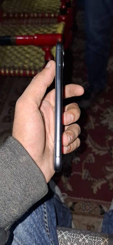 iphone 11 black colour 6