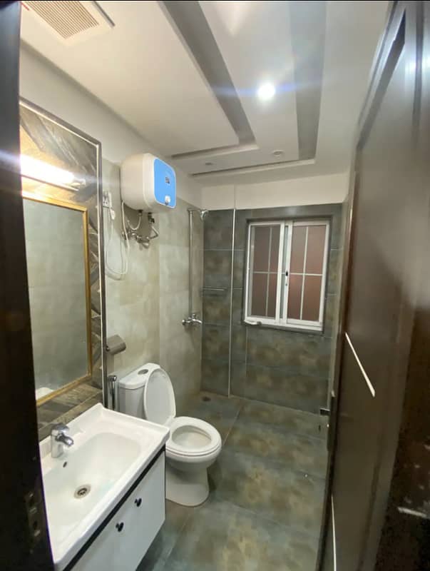 One bedroom flat for short stay like (2 to 3 hrs) for rent in bahria town 2