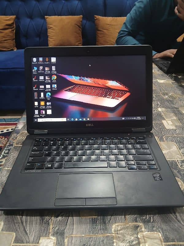 Dell i7 5th generation 8GB RAM 256GB Memory 11