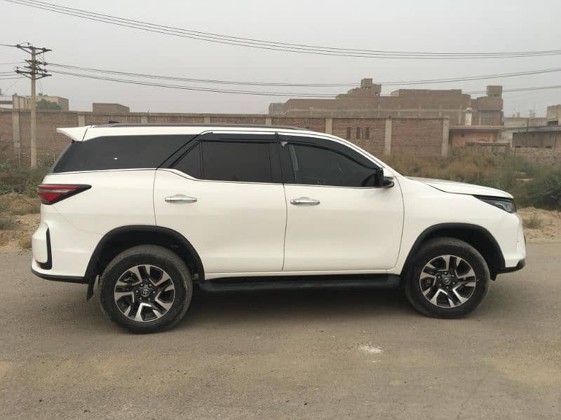 Toyota Fortuner Legender 2023. 2