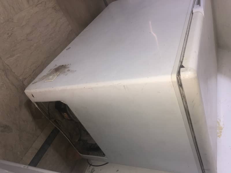 D freezer Good Condition 1