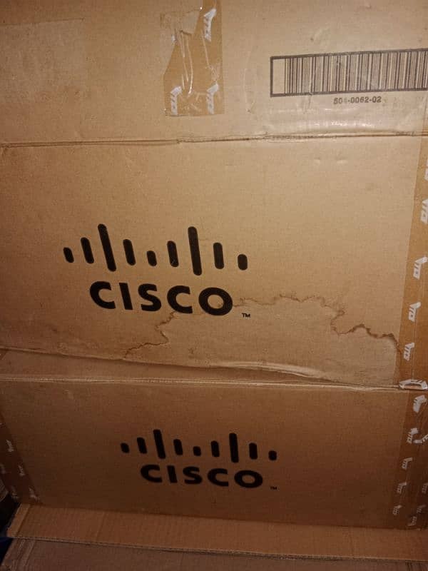 Cisco SF300-24 24-Port 10/100 Poe+Managed Switch 1