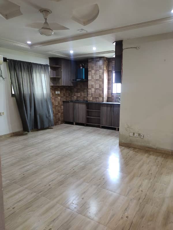 800 Square Feet Flat For Sale In E-11 8