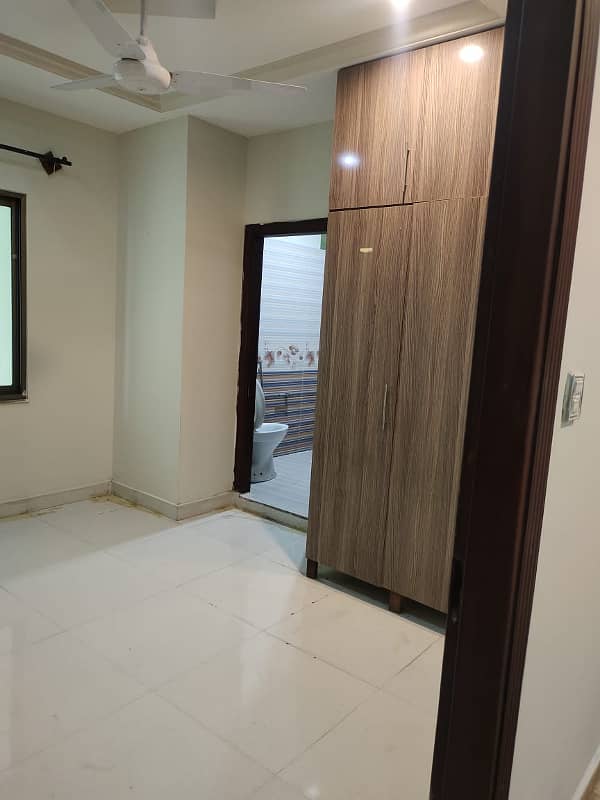 800 Square Feet Flat For Sale In E-11 10