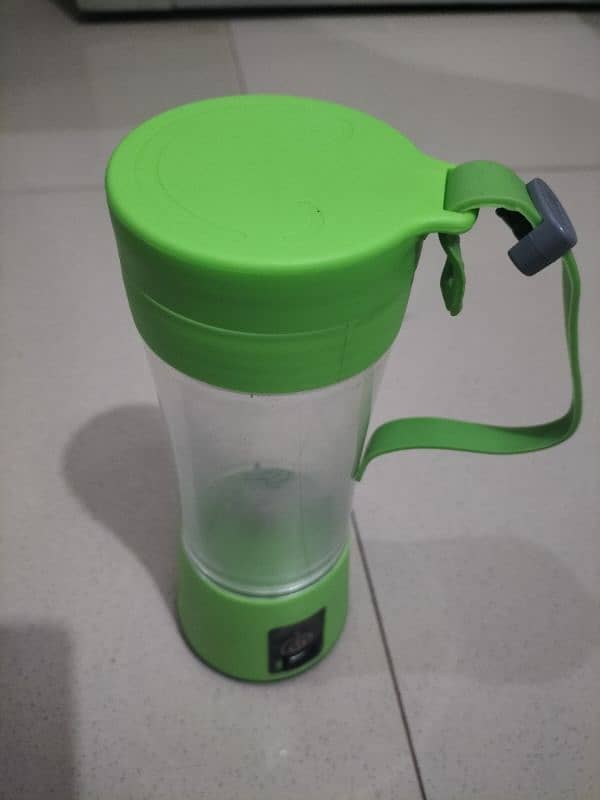 portable and rechargeable battre juice balender 1