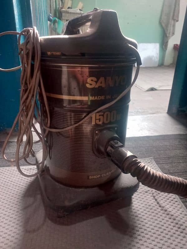 am selling my vacuum 2