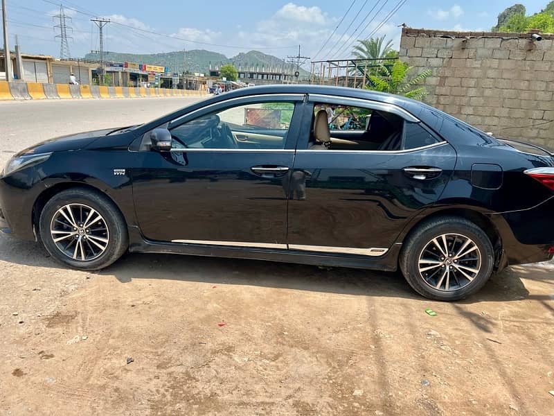 Toyota Corolla Altis 2017 4