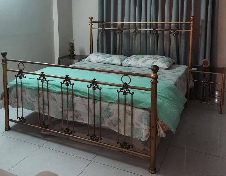 Iron Bed set with Dressing Mirror and Console 0