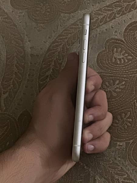 Iphone 11 128 GB PTA Approved 5