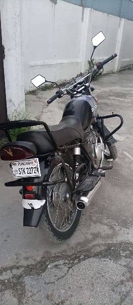 Suzuki GS 150 2