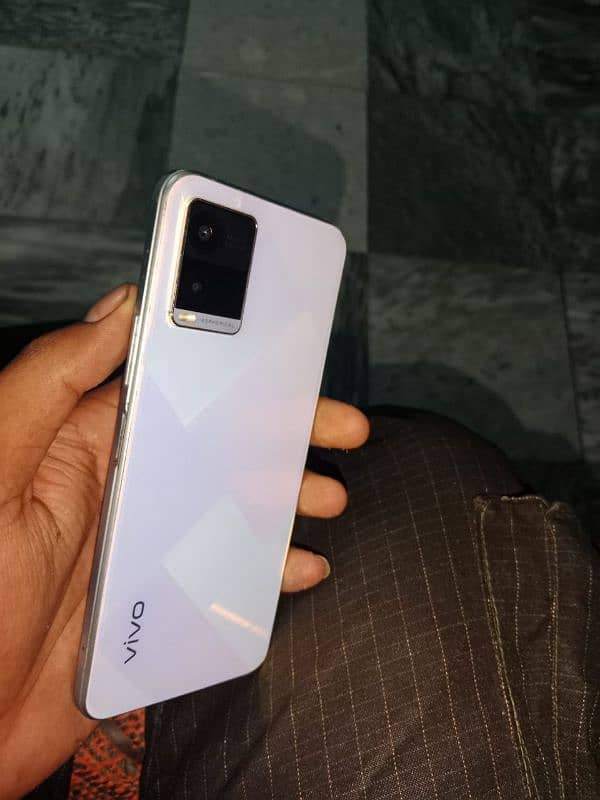 Vivo y21 with original box and charger 0