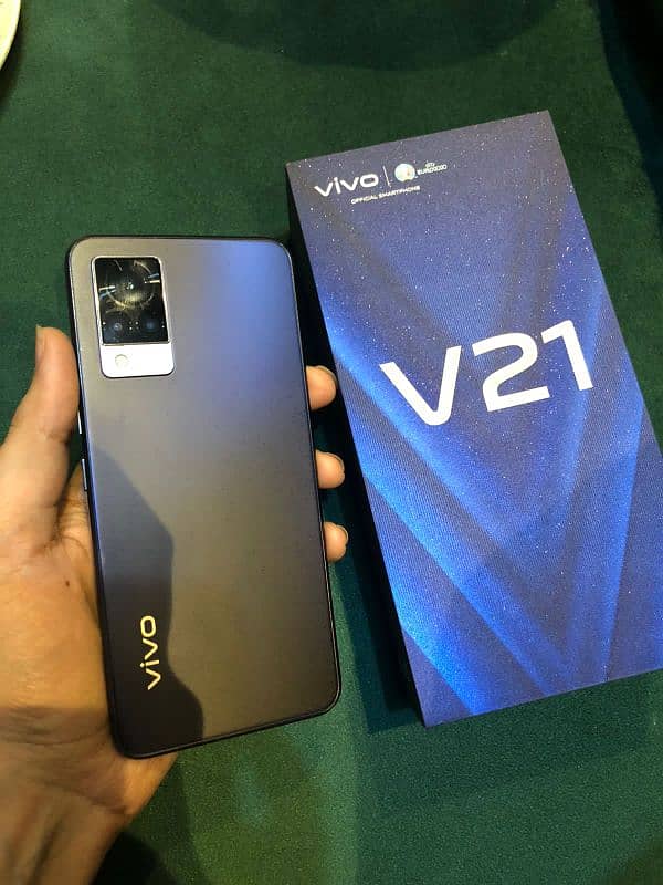 Vivo V21, With charger, 1