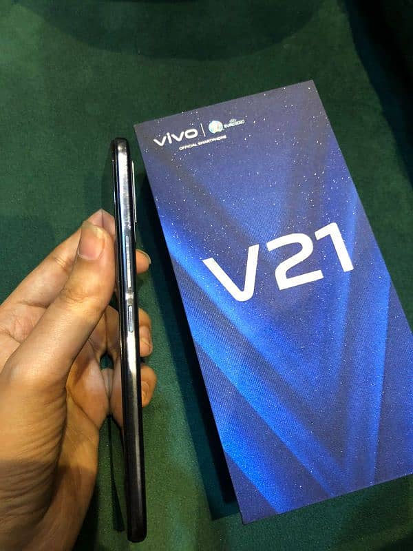 Vivo V21, With charger, 2