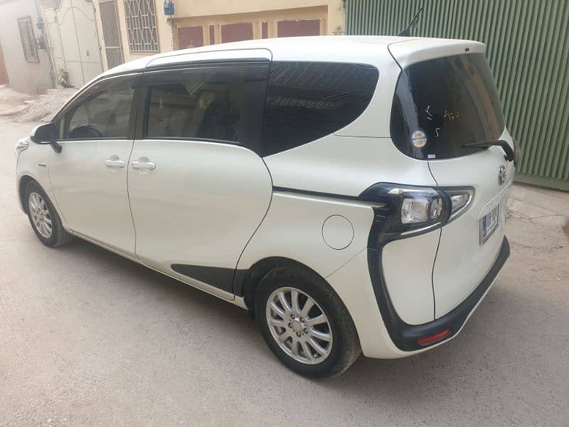 Toyota Sienta 2018 3