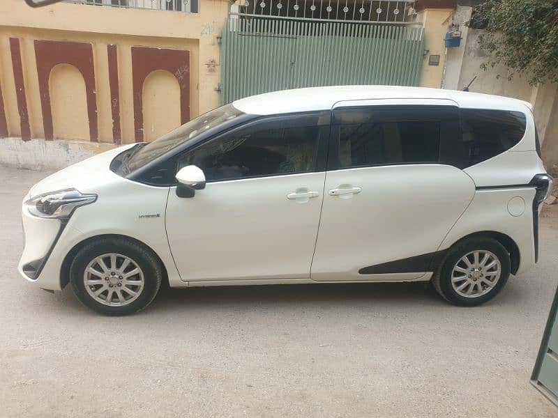 Toyota Sienta 2018 5