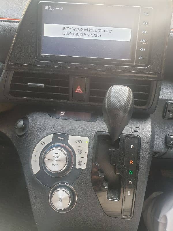 Toyota Sienta 2018 8