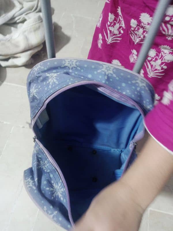 kids trolly bag with DC hy price 3