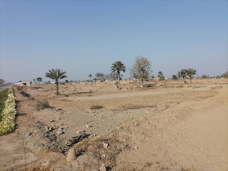 Unoccupied Residential Plot Of 4 Marla Is Available For sale In Hasilpur Road 11