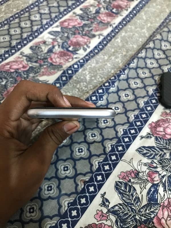 IPhone 6s 10/10 condition. 100 percent battery health Non pta 5