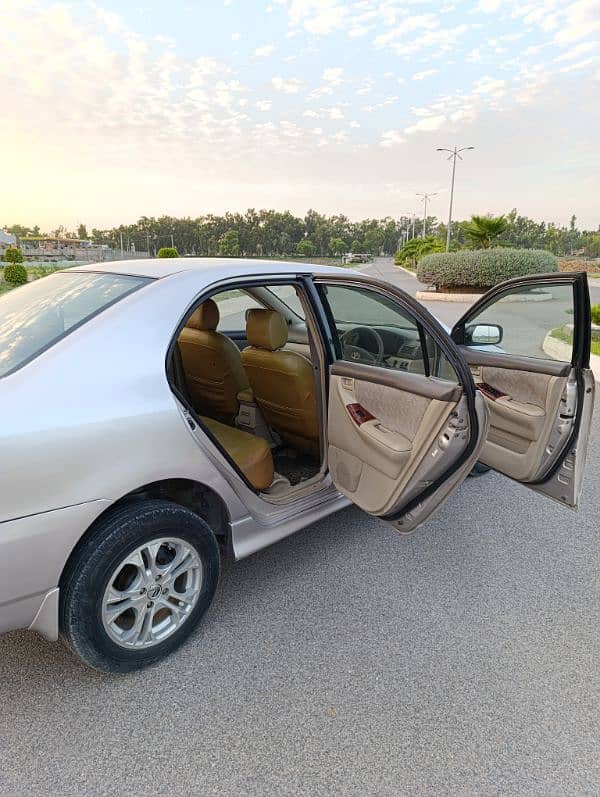 Toyota Corolla Se Saloon Automatic 5