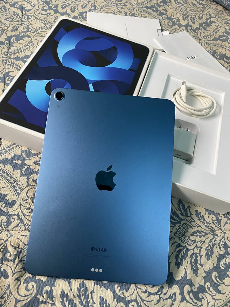 Apple iPad Air 5 (M1) 7