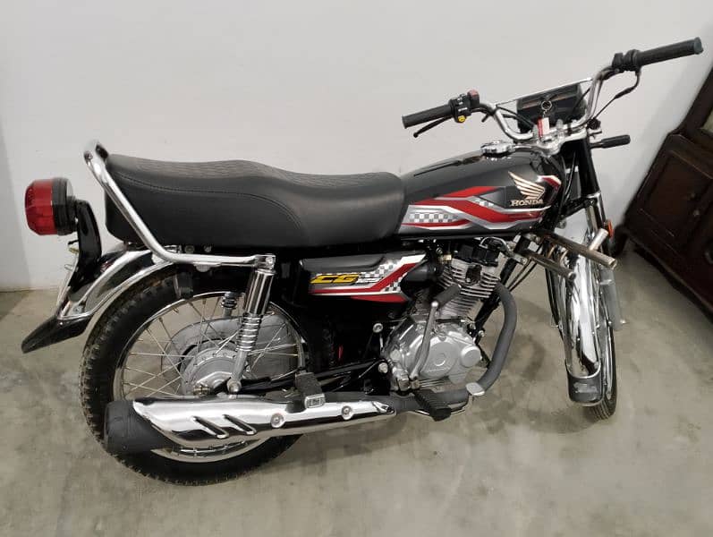 Honda 125 black 2024 3