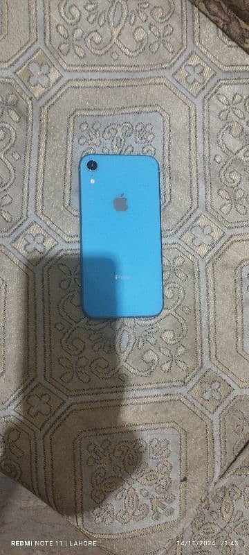 Iphone XR in just like new and scratch less condition 3