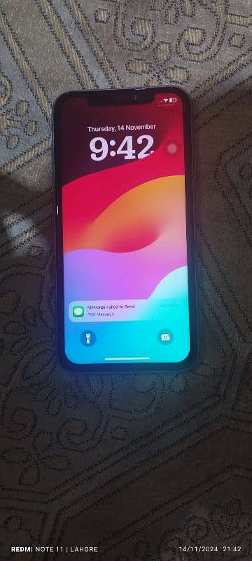 Iphone XR in just like new and scratch less condition 4