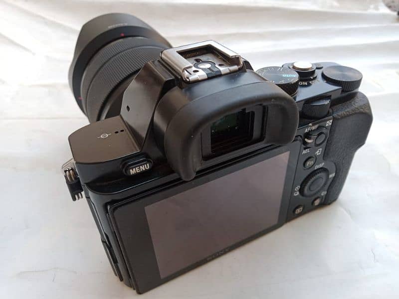 Sony A7R mirror less with 28.70 lens 16