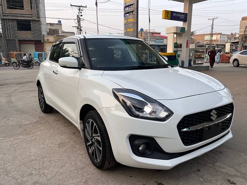 Suzuki Swift GLX CVT 2024 2