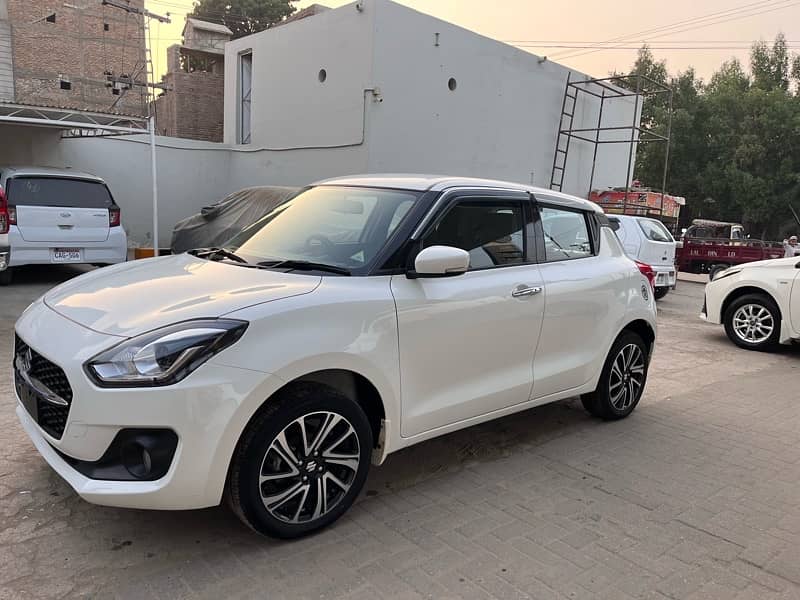 Suzuki Swift GLX CVT 2024 3