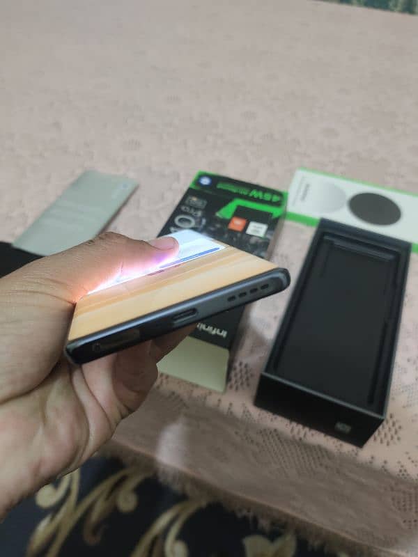 infinix note 40 pro 5g 256 gb full box sudia say aya ha cpiid aprovd h 5