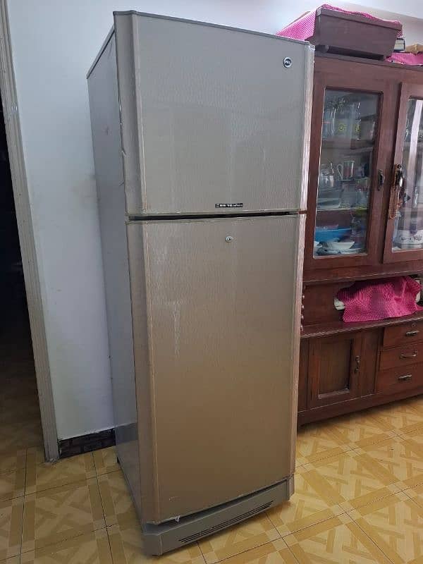 Refrigerator (PEL) Excellent condition, never repaired. 1