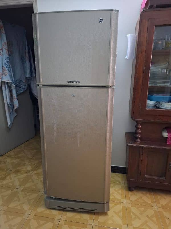 Refrigerator (PEL) Excellent condition, never repaired. 2