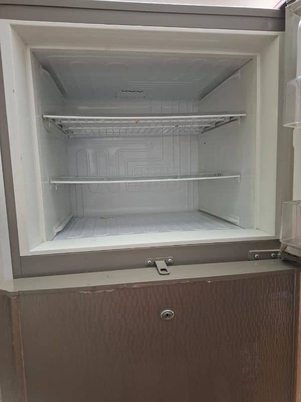 Refrigerator (PEL) Excellent condition, never repaired. 10