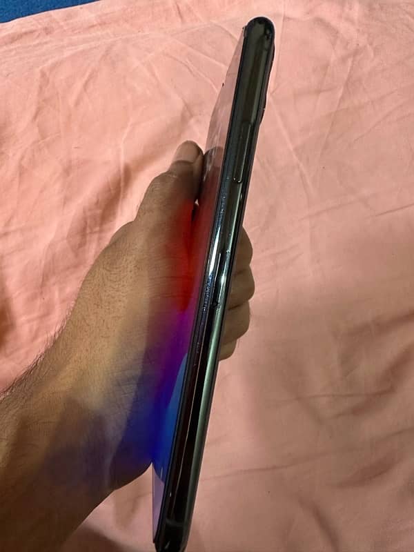 iPhone 11 Pro max 256 gb pta approved . . 1